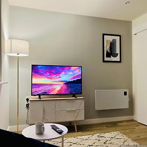 Fantastic One Bedroom Apartment Near Old Trafford Stadium